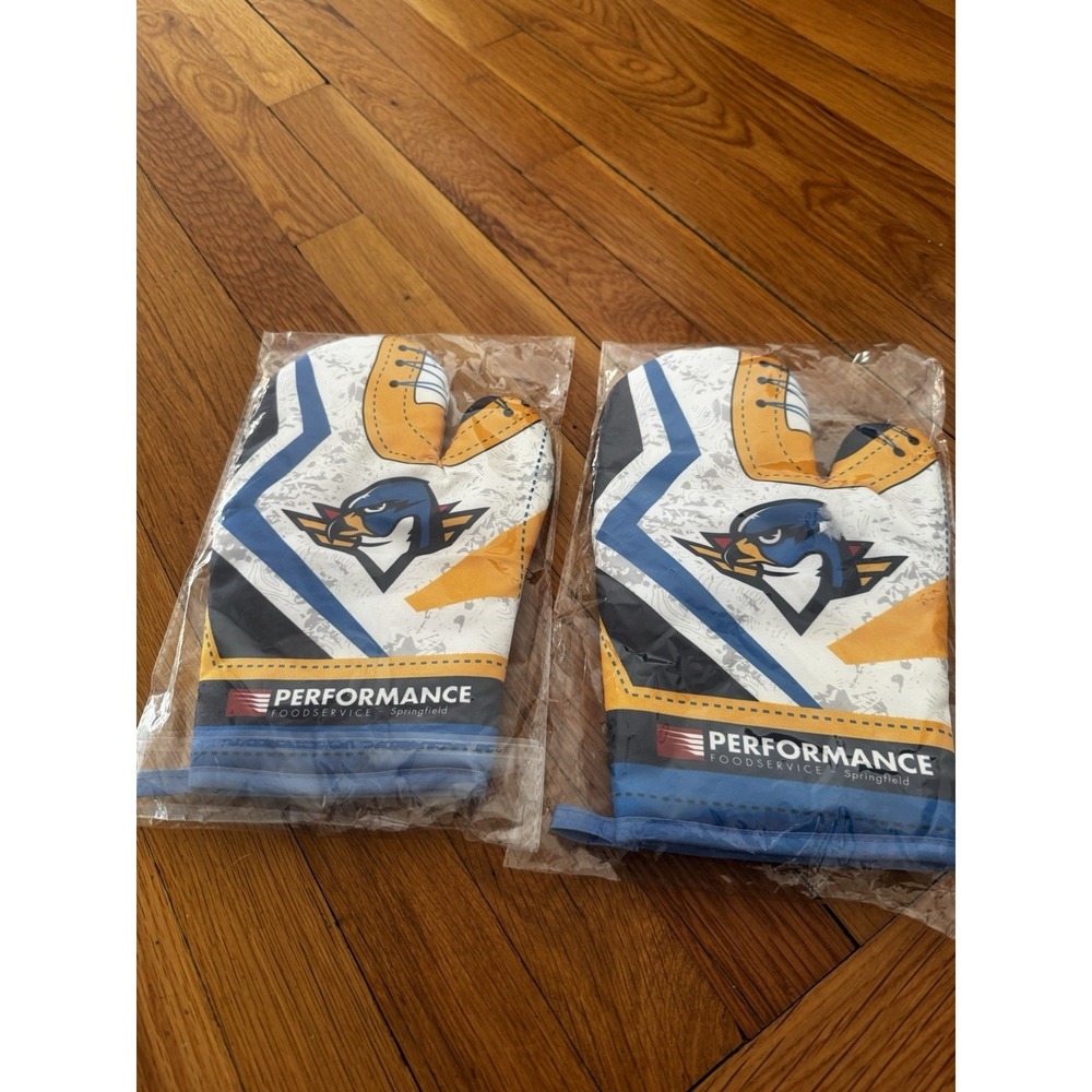 Springfield Thunderbirds Mayflower Marathon Rock 102 MA 2 Oven Mitts Promo‎ NEW